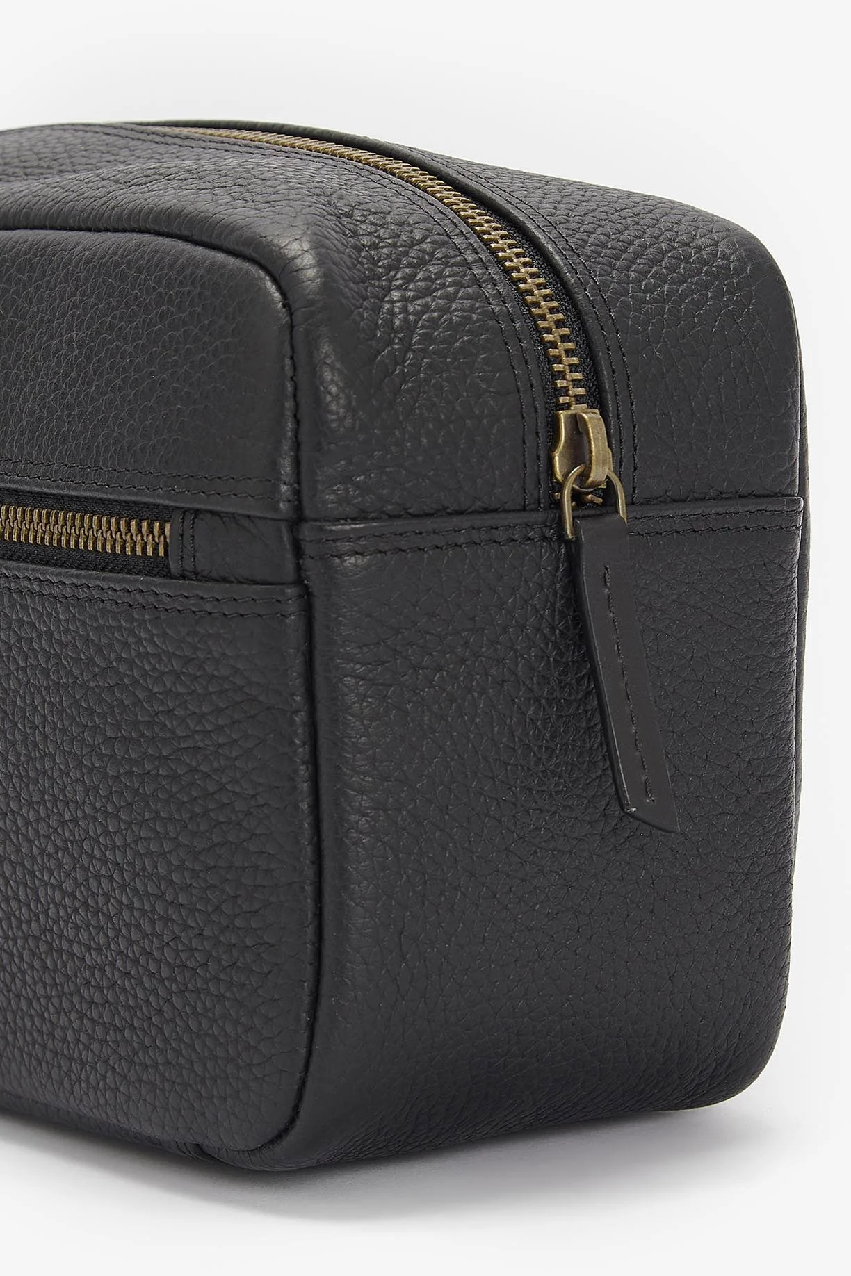 Highgate Leather Washbag - Black - Image 5