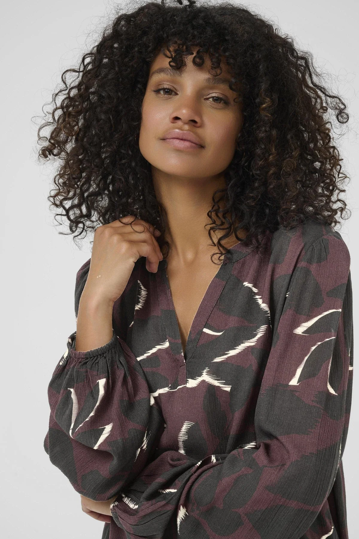 Beate Leaf Print Blouse - Windsor Wine/Black - Image 3