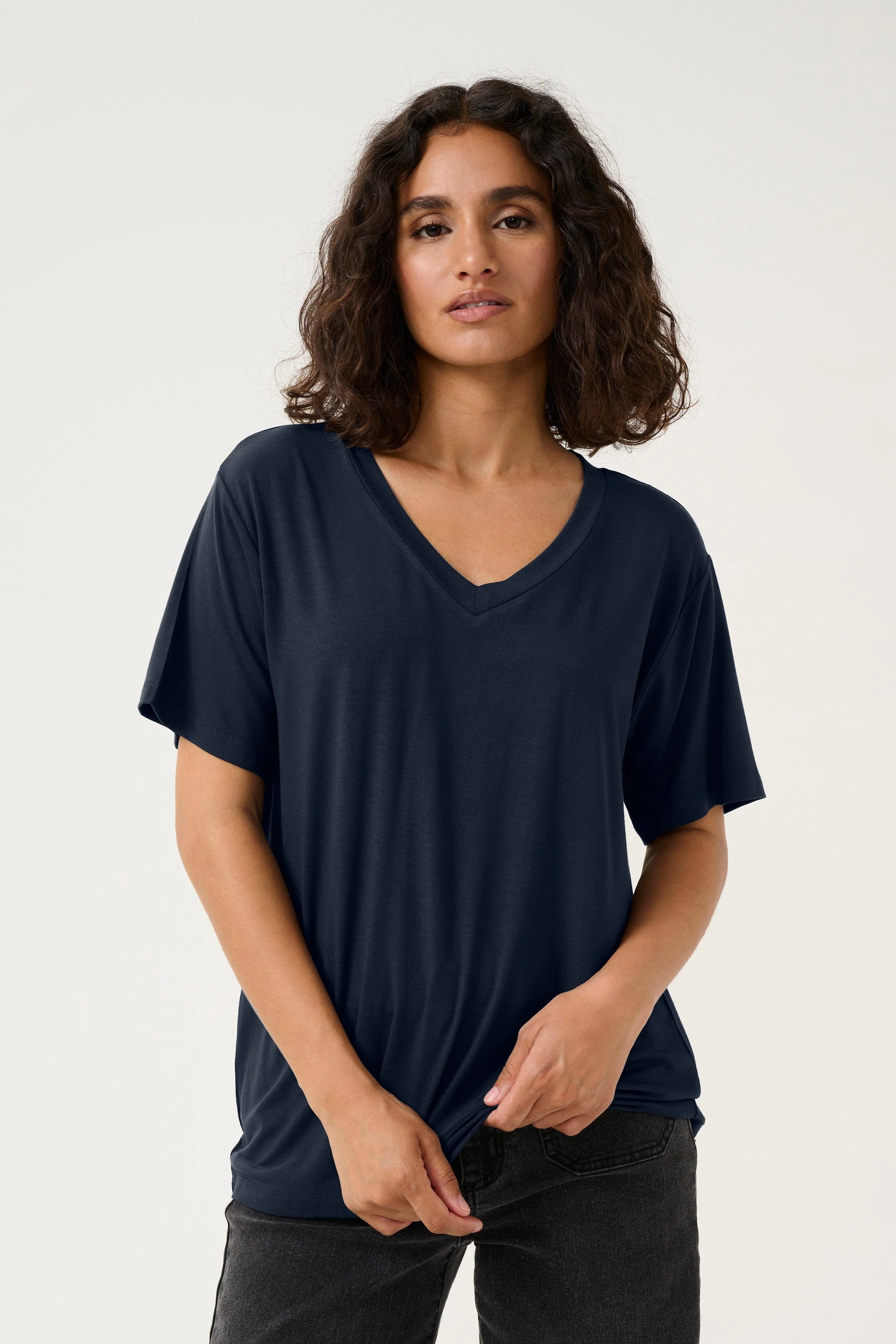 Frida V-Neck T-Shirt - Midnight Marine - Image 4