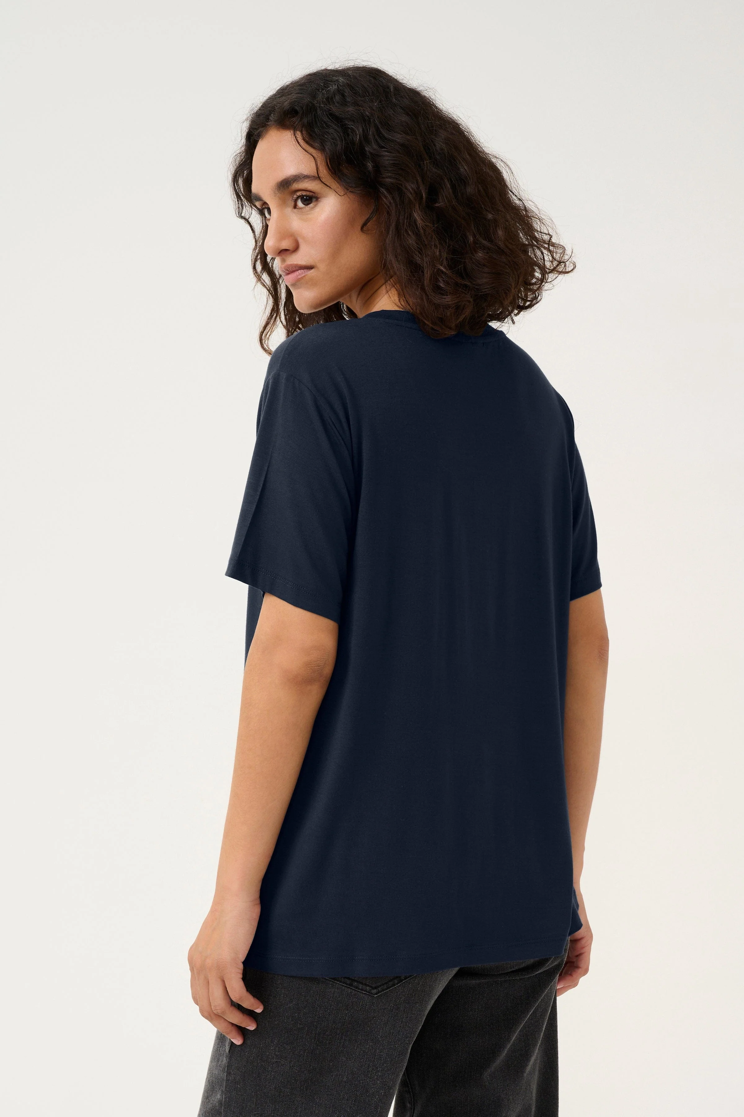 Frida V-Neck T-Shirt - Midnight Marine - Image 5