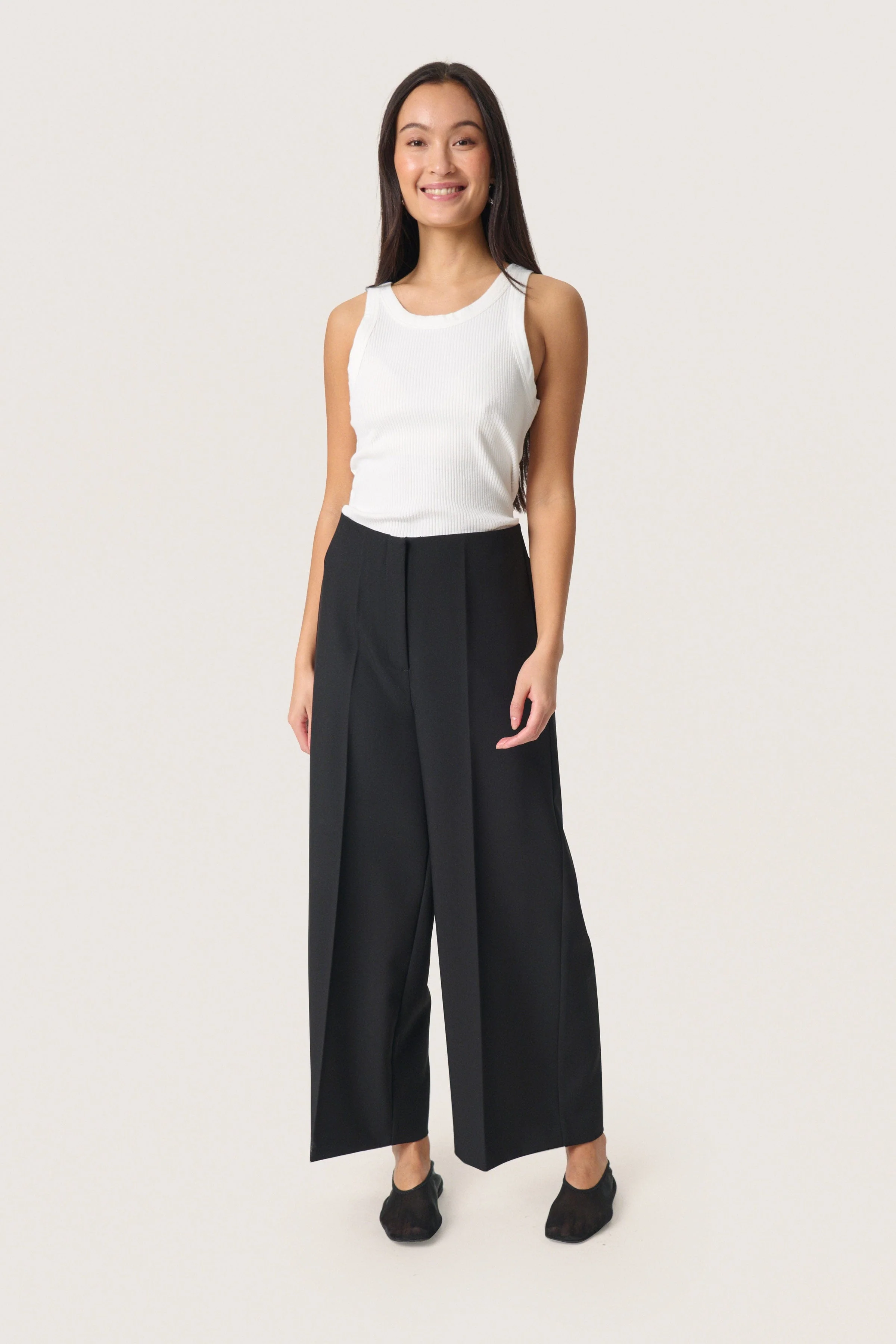 Corinne Wide Cropped Trousers - Black - Image 3