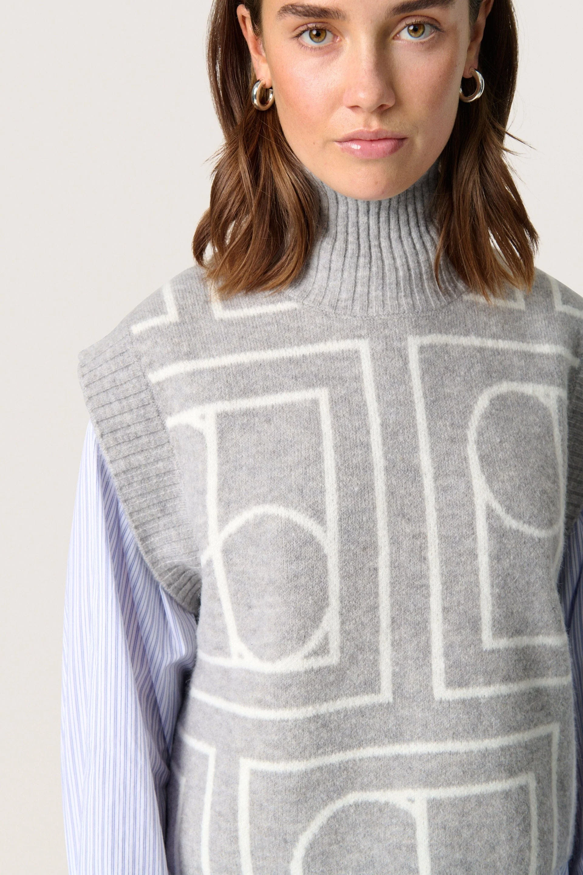 Hedaya Logo Print Sleeveless Jumper - Porpoise Monogram - Image 5