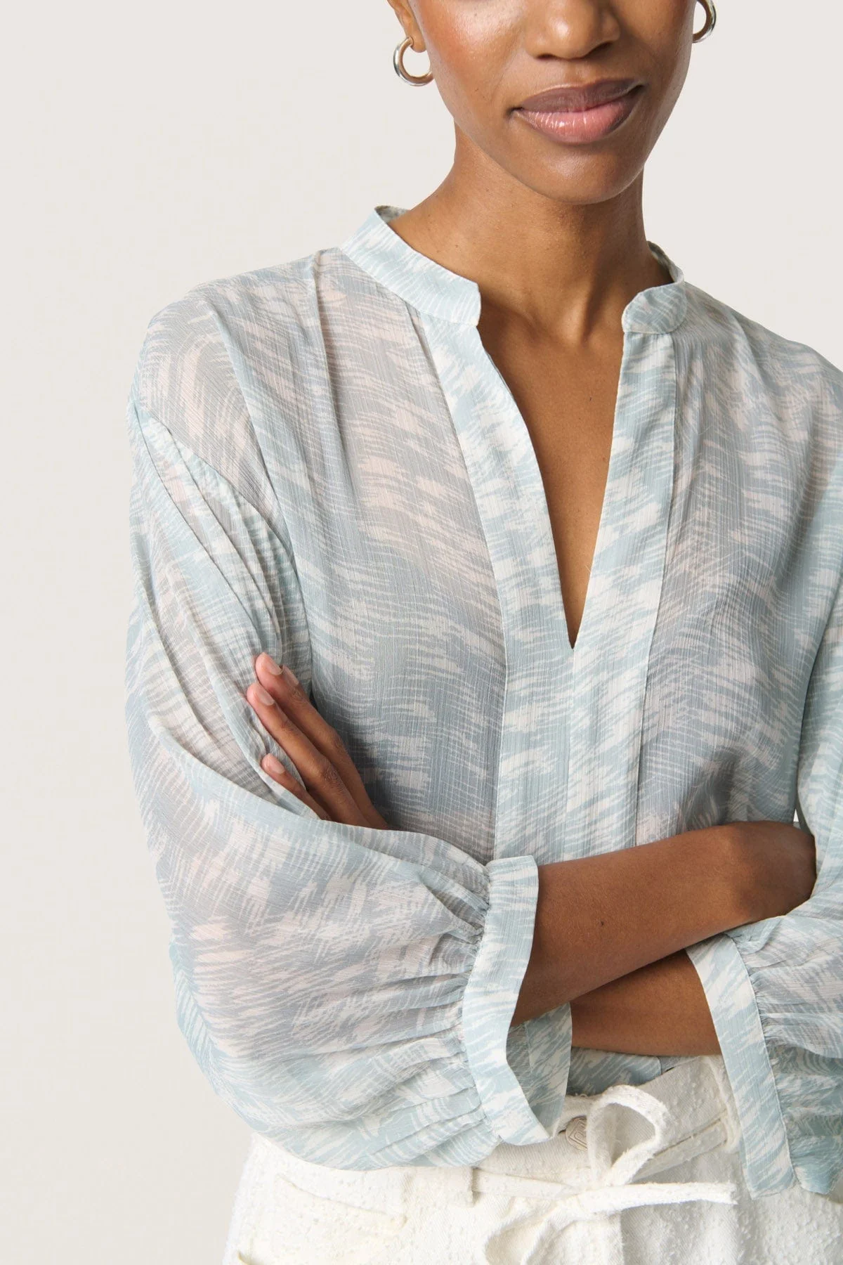 Marta Amily 3/4 Sleeve Blouse - Silver Blue Stroke Print - Image 4