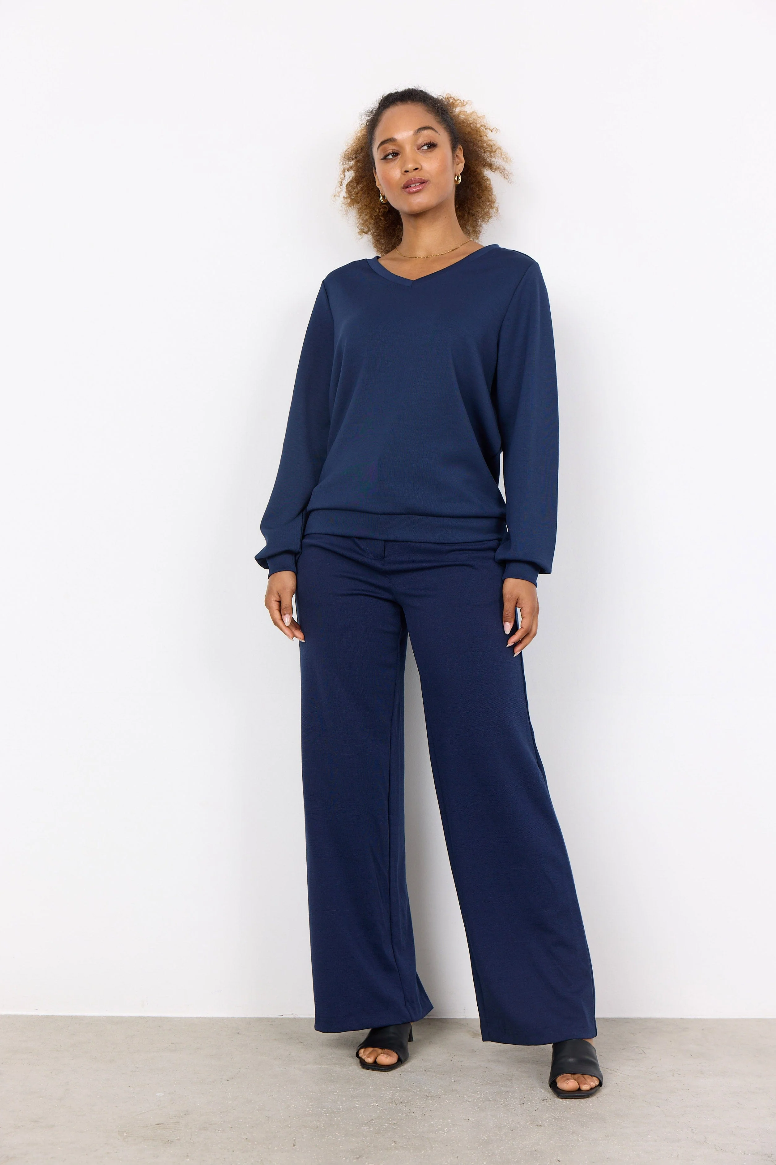 Banu V-Neck Sweatshirt - Blue Iris - Image 2