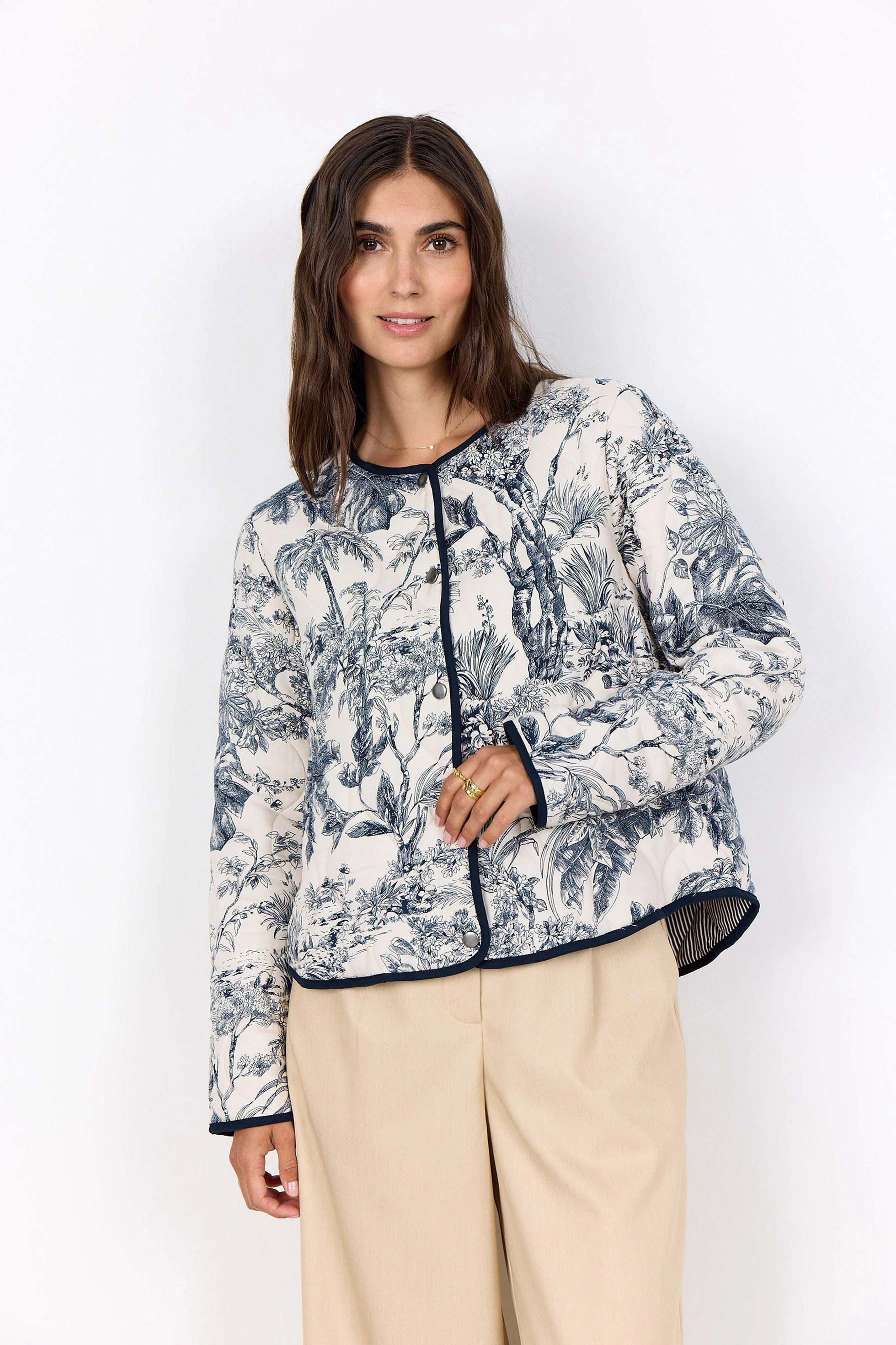 Carli Botanical Print Quilted Jacket - Navy Combi - Image 2