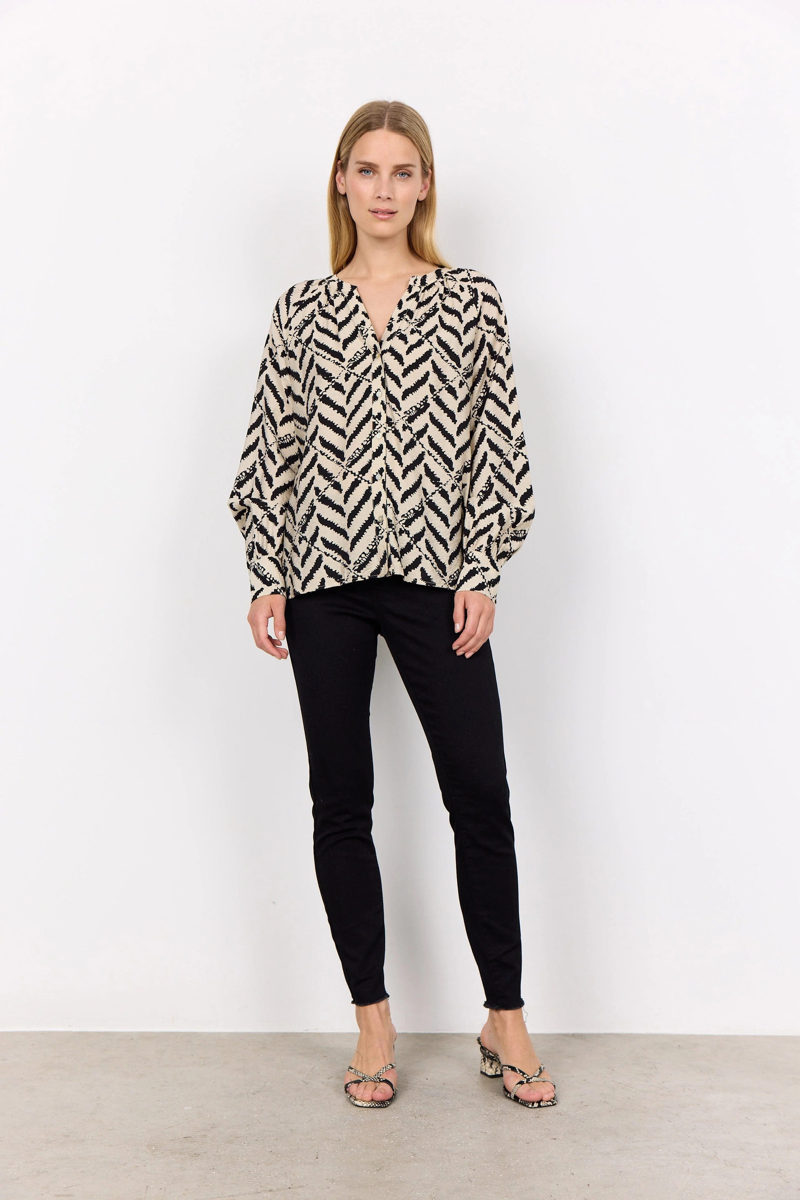 Inarose Printed Blouse - Black Combi - Image 3