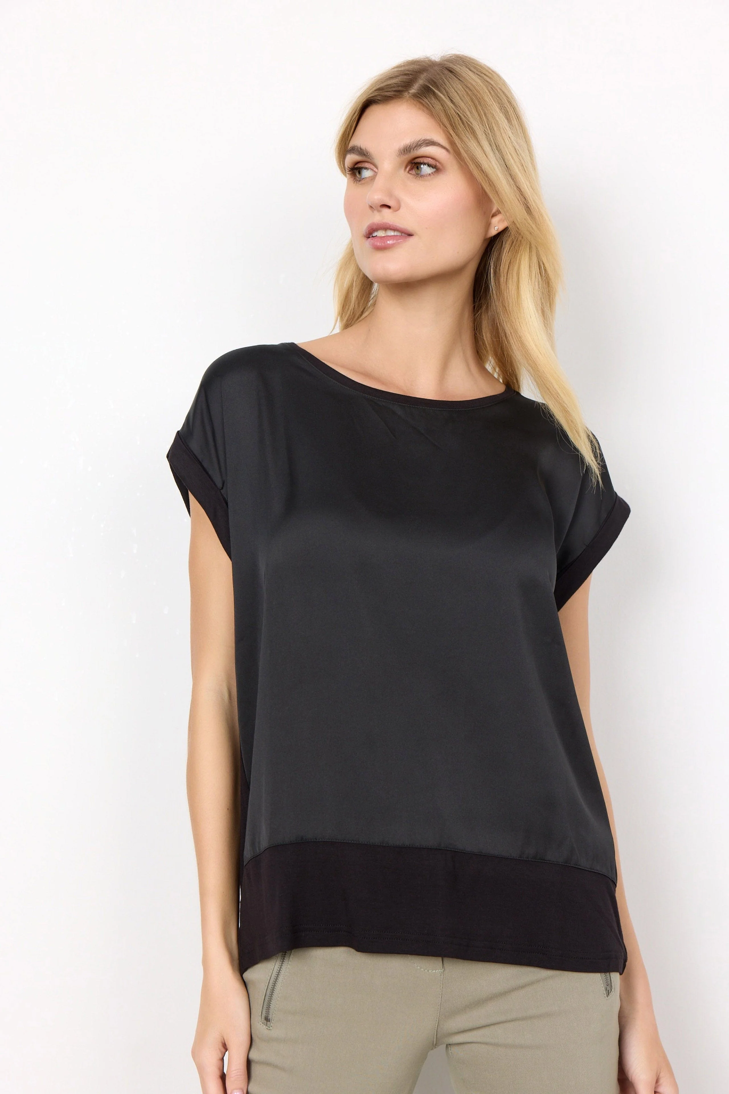 Thilde T-Shirt - Black - Image 2